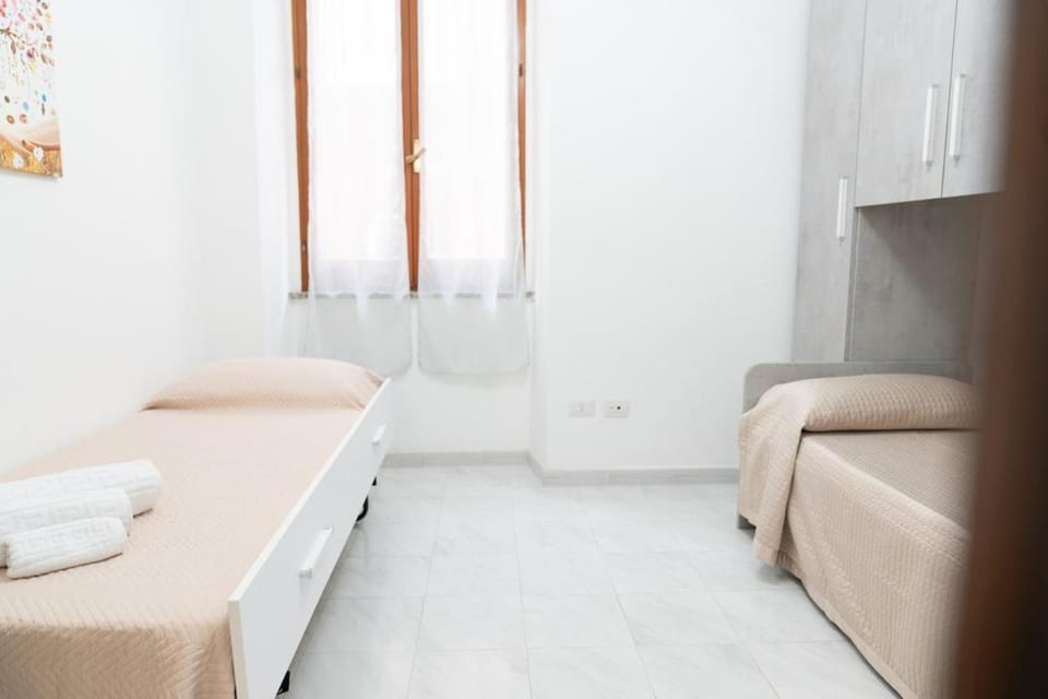 Casa Mondy - City Centre Cagliari, 2 Bedrooms, AC, Sleeps 5 Apartment in Cagliari