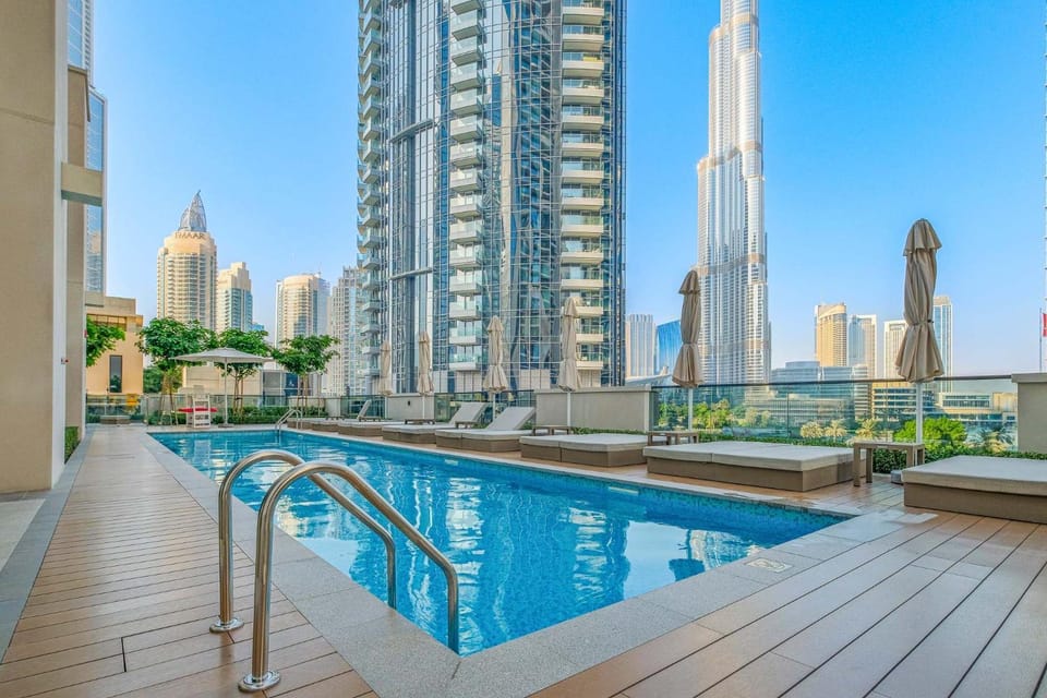 Stayshort - Iconic Burj Khalifa Views - Elegant 2BR on the Boulevard and few steps from Dubai Opera Apartment in Dubai