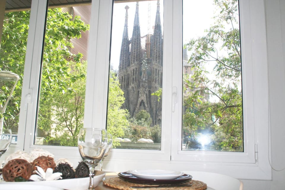Nearby landmark, Dining area, Landmark view