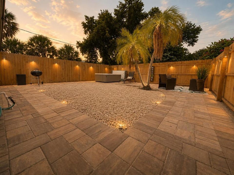 Aroma Oasis - Hot Tub & Gulf Beaches House in Longboat Key
