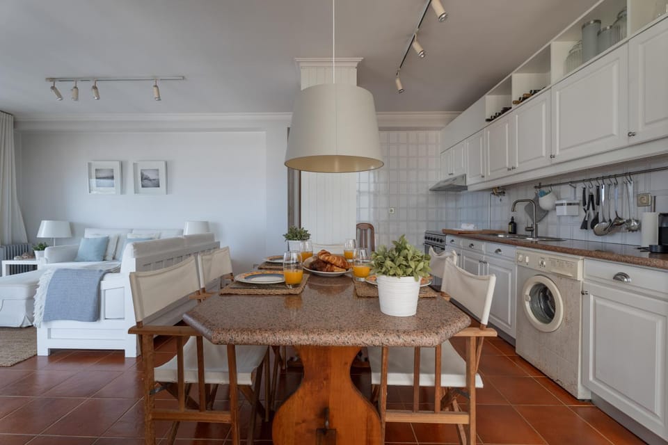 Seating area, Dining area, kitchen