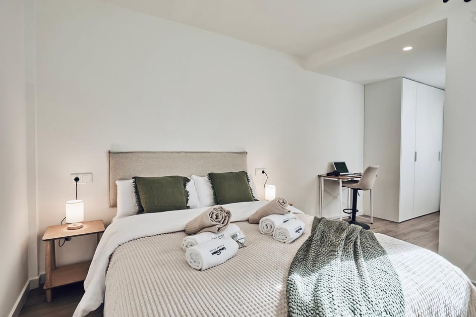 Bed, Photo of the whole room, Bedroom, wardrobe