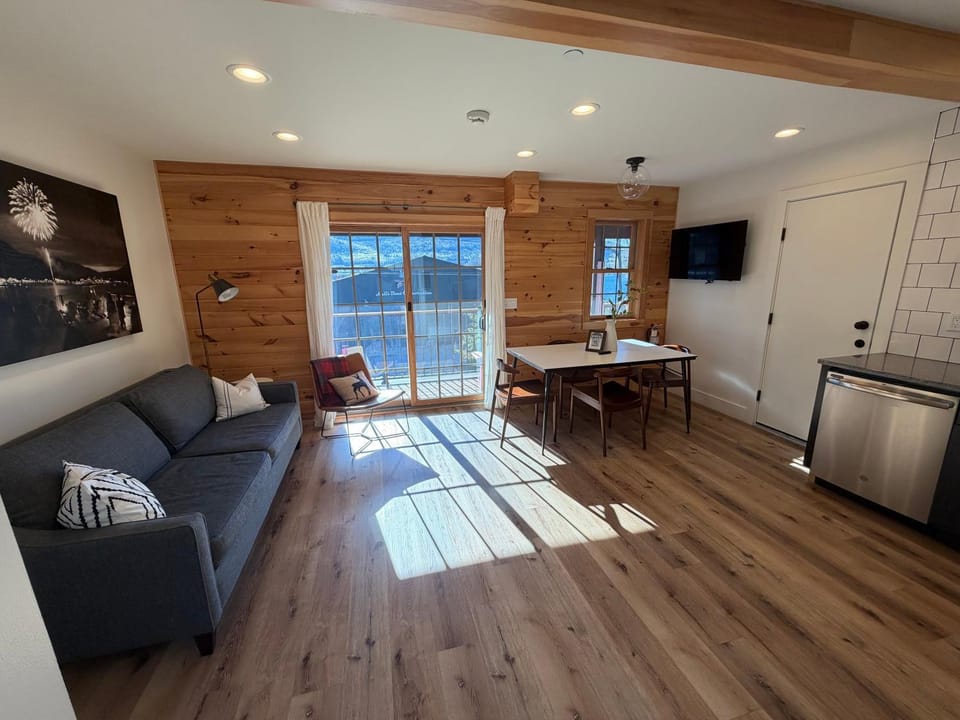 Deluxe Lodge Lakefront On Lake George #10 House in Queensbury
