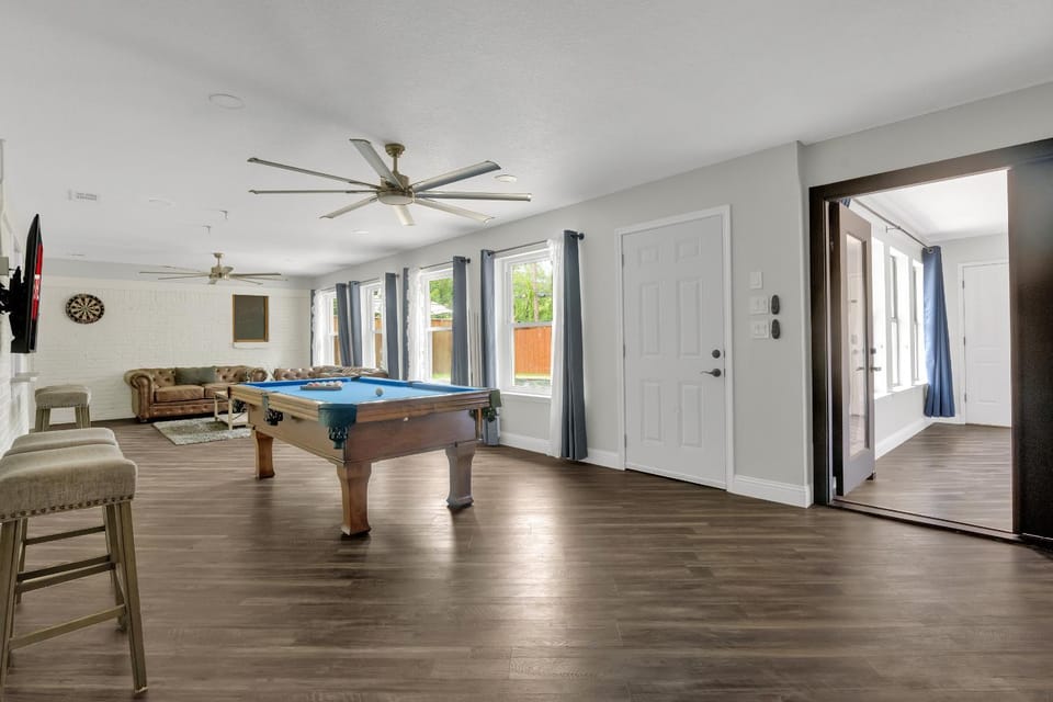 Spacious Home Sleeps 20 with Heated Pool HotTub by Stockyards DFW House in North Richland Hills