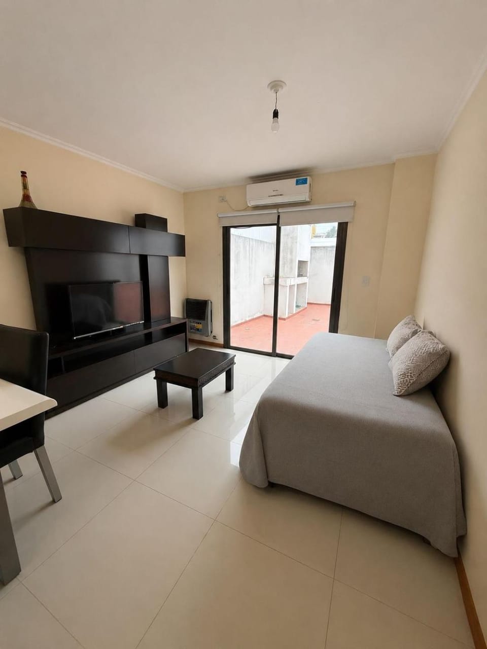 Bed, Living room