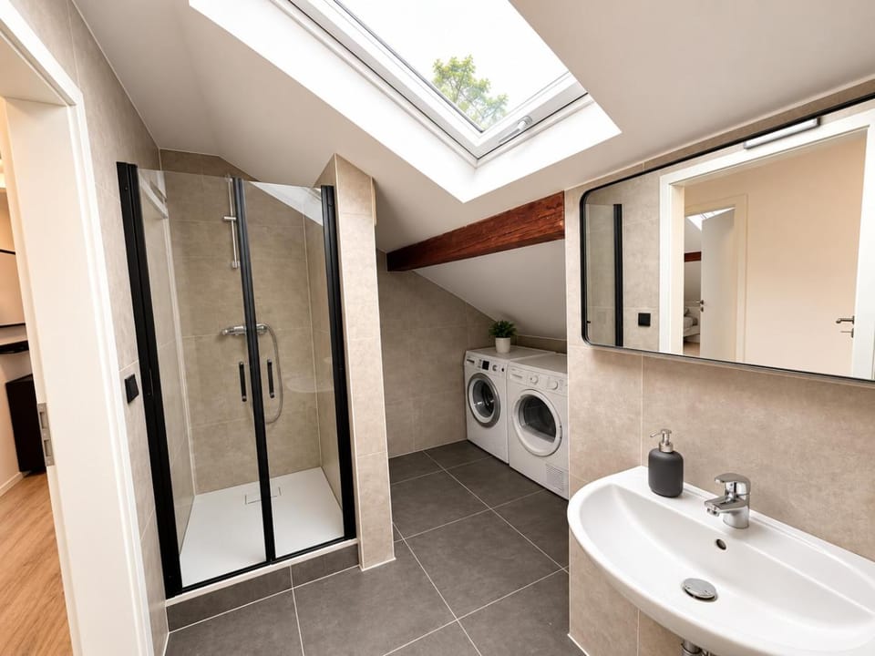 Shower, Bathroom, washing machine, dryer
