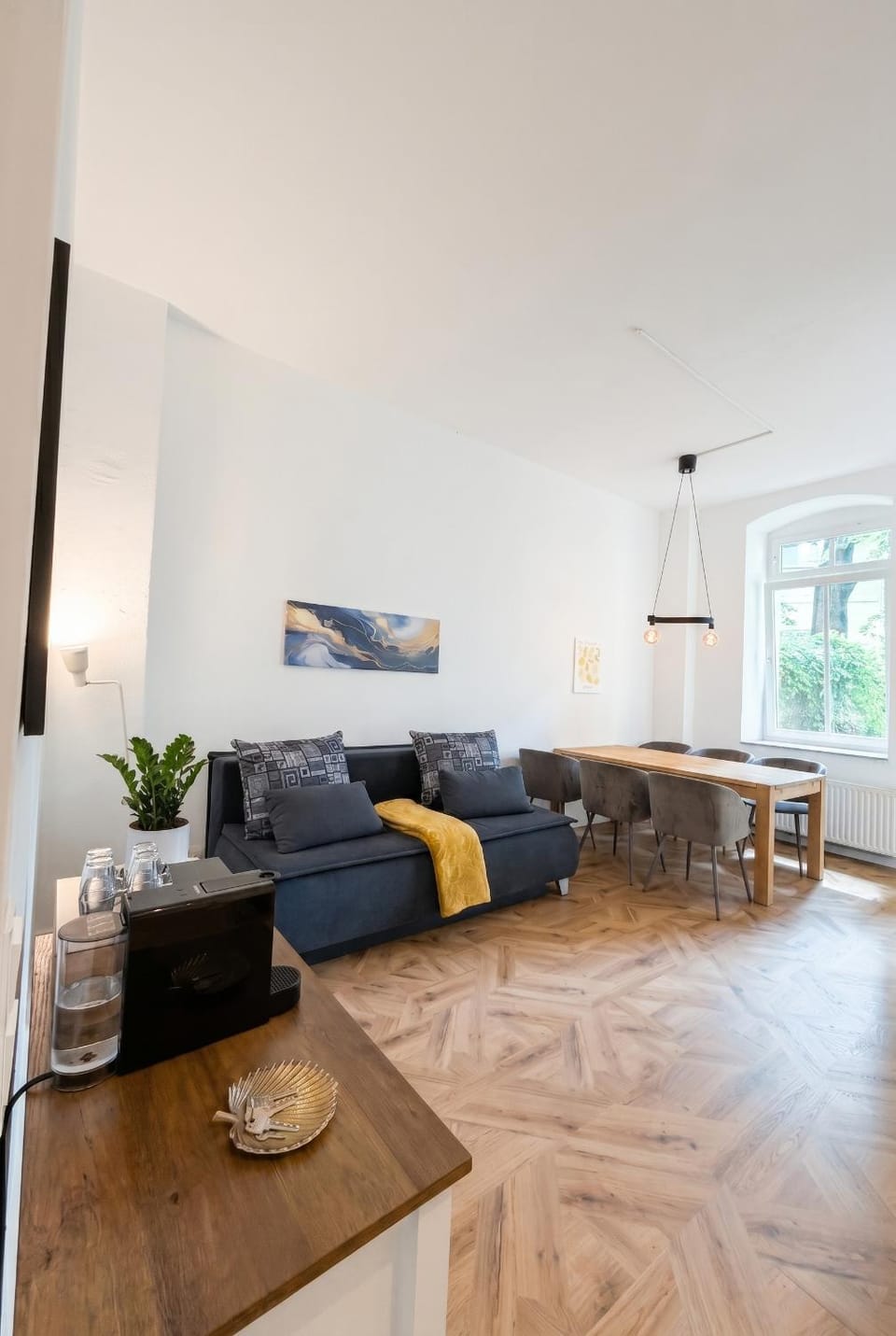 Coffee/tea facilities, Living room, Seating area, Dining area
