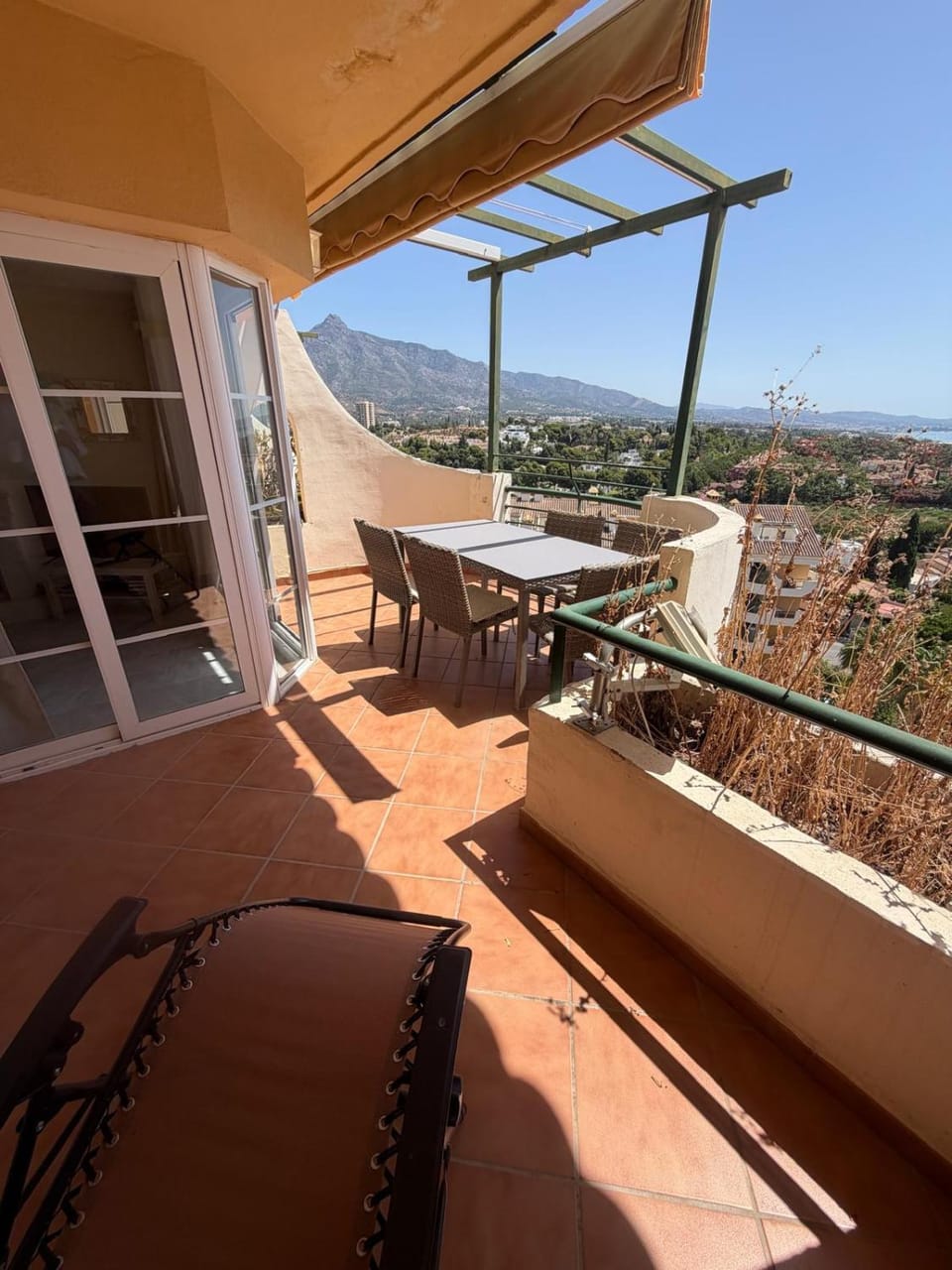Stunning 2-Bed, Panoramic Views in Puerto Banús Apartment in Marbella