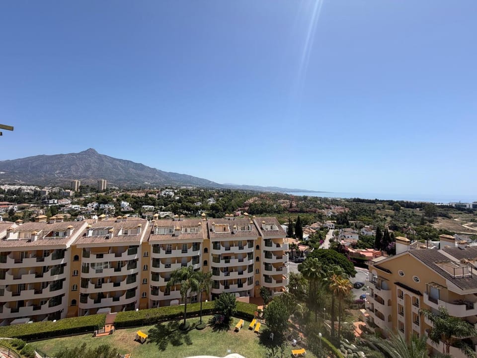 Stunning 2-Bed, Panoramic Views in Puerto Banús Apartment in Marbella