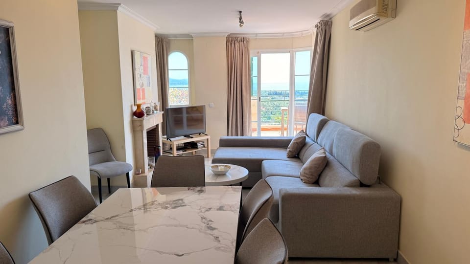 Stunning 2-Bed, Panoramic Views in Puerto Banús Apartment in Marbella
