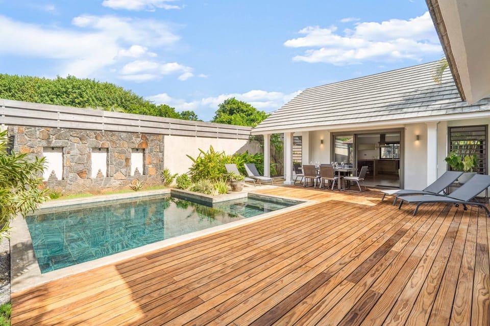 Property building, Patio, Swimming pool, sunbed
