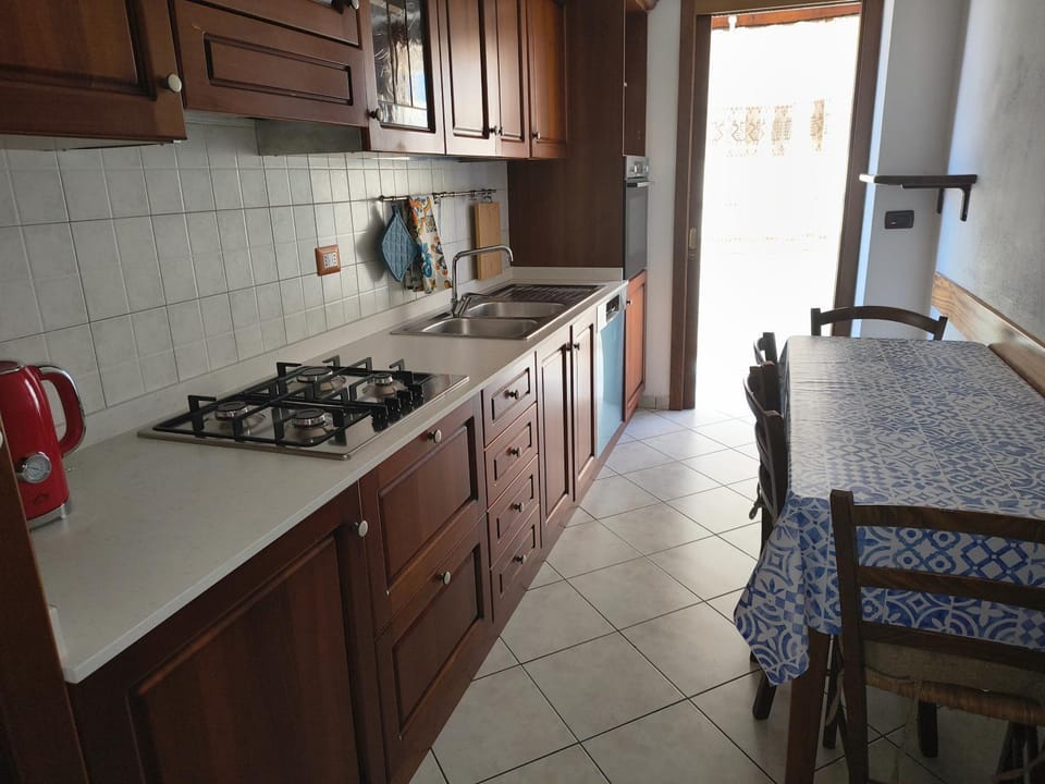 Kitchen or kitchenette, Dining area, dishwasher, stove