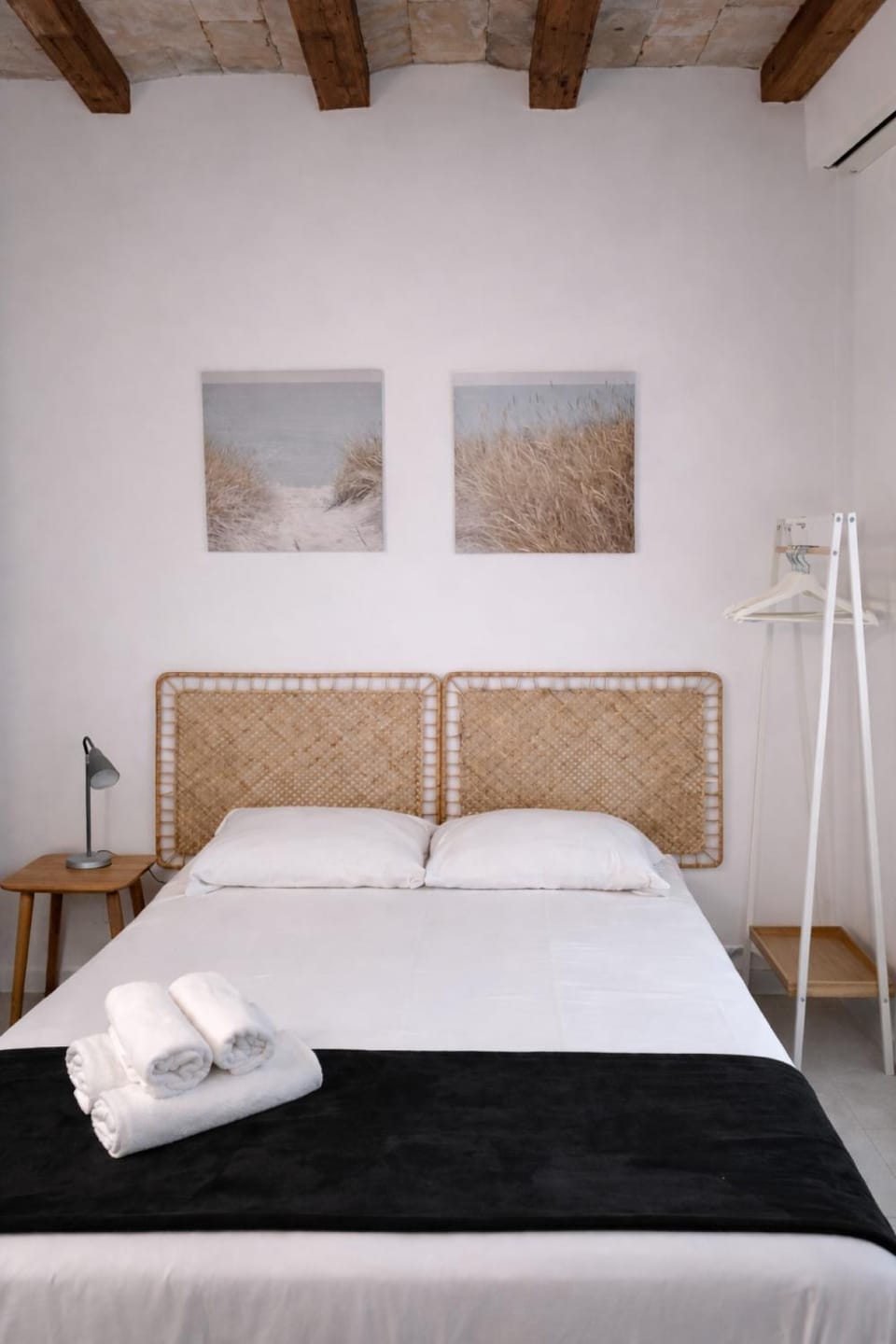 Mooeve Sant Antoni Apartment in Barcelona