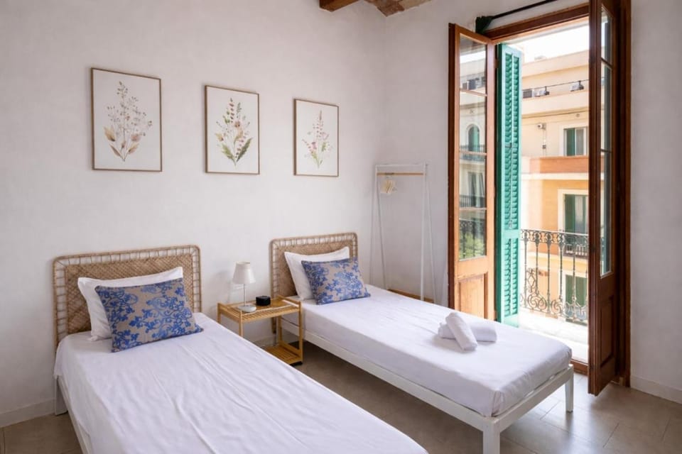 Mooeve Sant Antoni Apartment in Barcelona