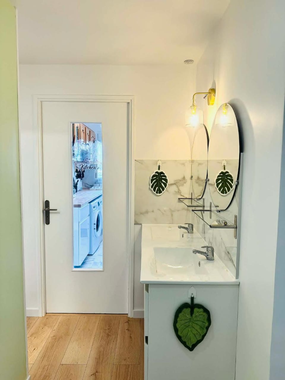 2 Parisian suburbs, 5-room apartment, room rental Apartment in Île-de-France
