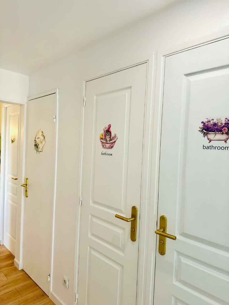 2 Parisian suburbs, 5-room apartment, room rental Apartment in Île-de-France