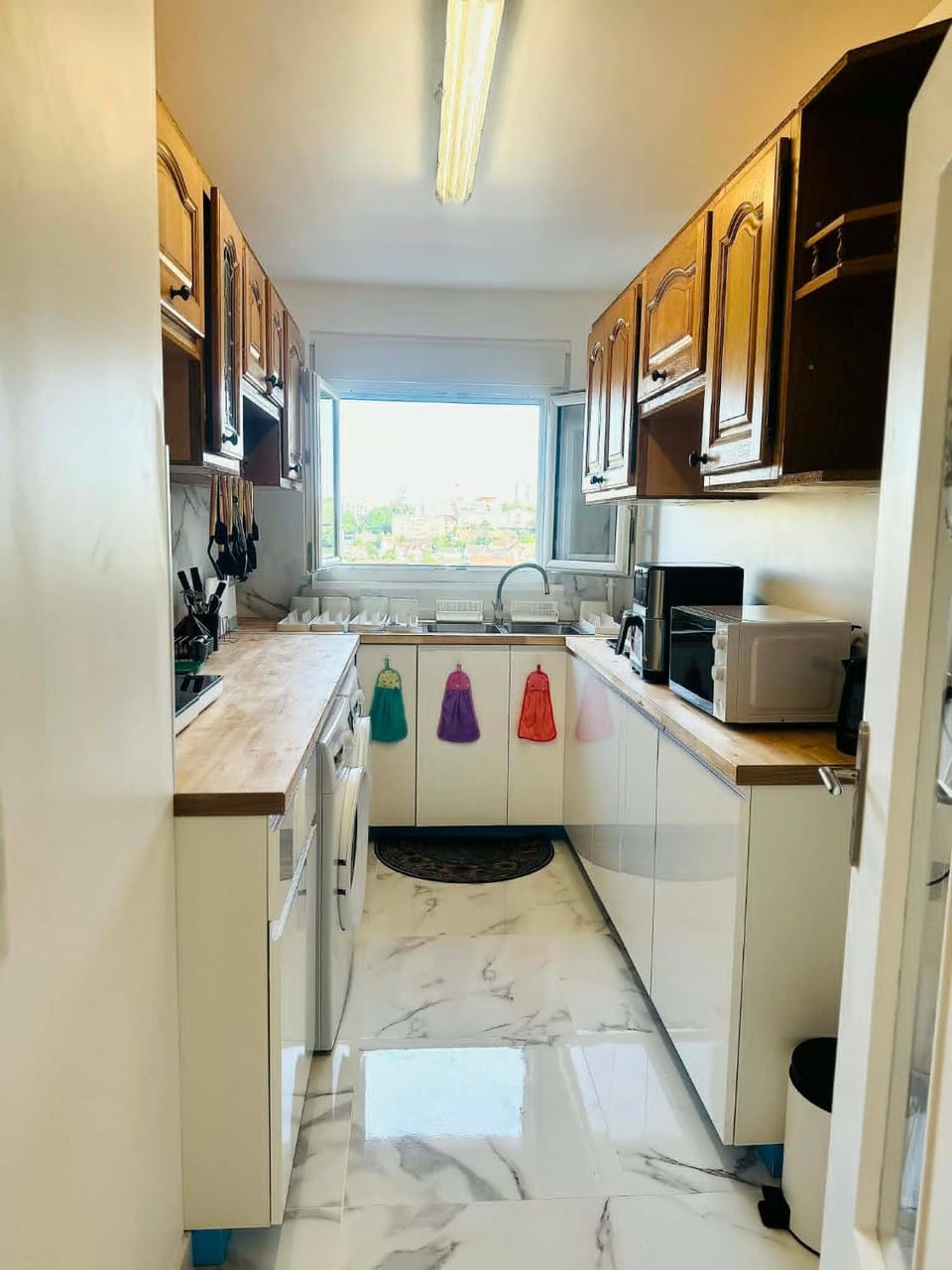 2 Parisian suburbs, 5-room apartment, room rental Apartment in Île-de-France