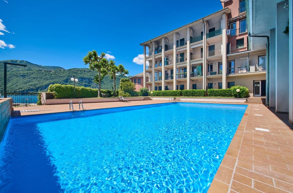 Domus Lario's Lake, pool and lake view Apartment in Lierna