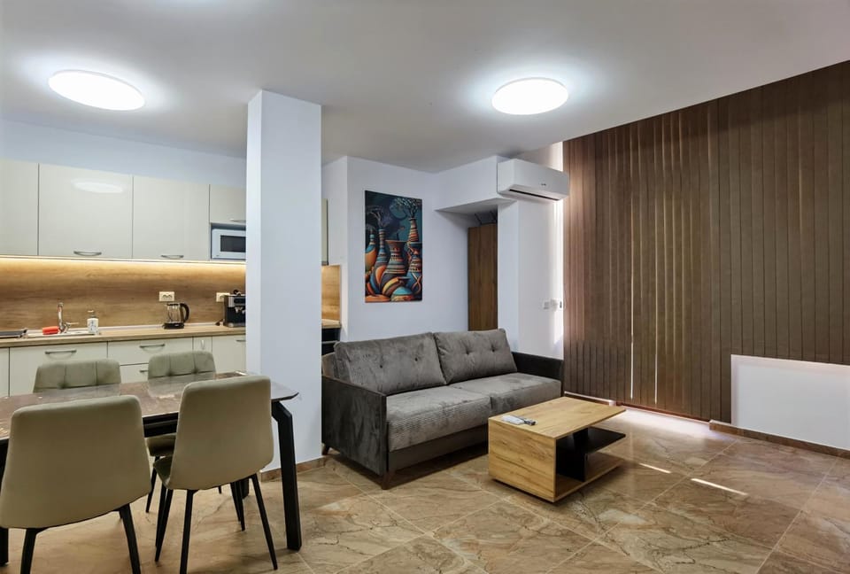 Communal lounge/ TV room, Kitchen or kitchenette