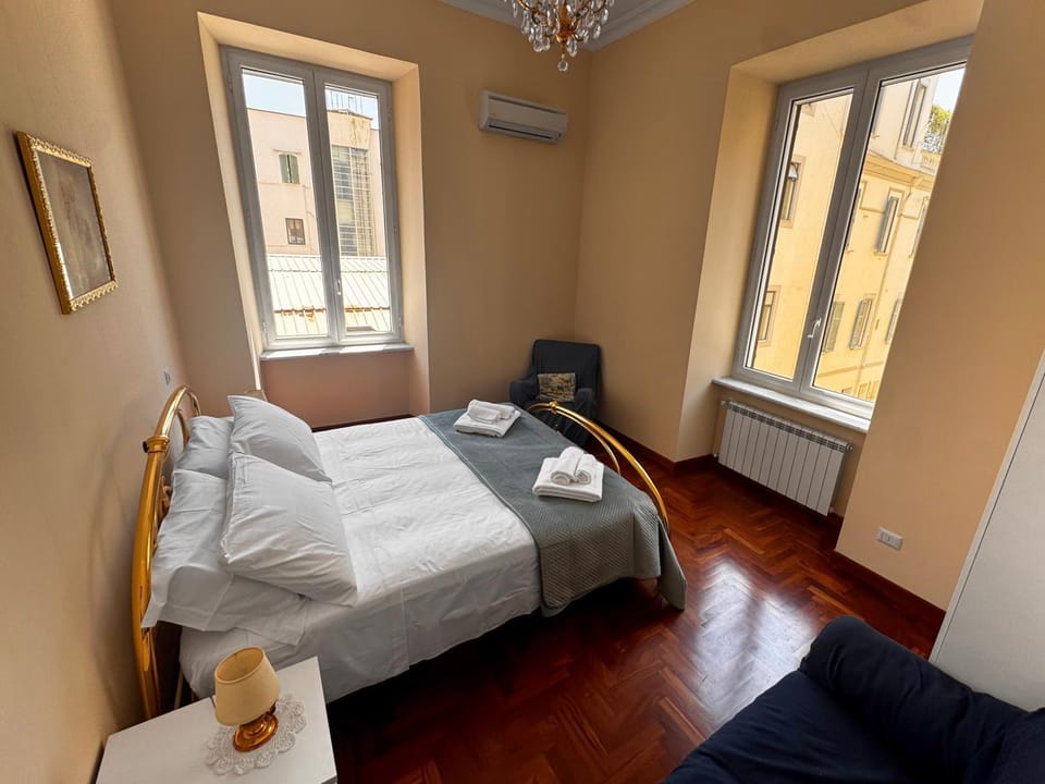 Bed, Photo of the whole room, Bedroom, air conditioner