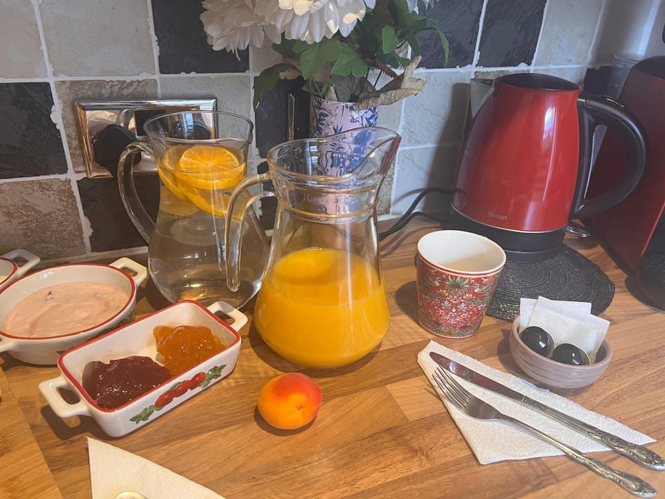 Lovely room with private bathroom in a quiet area Bed and Breakfast in Guildford