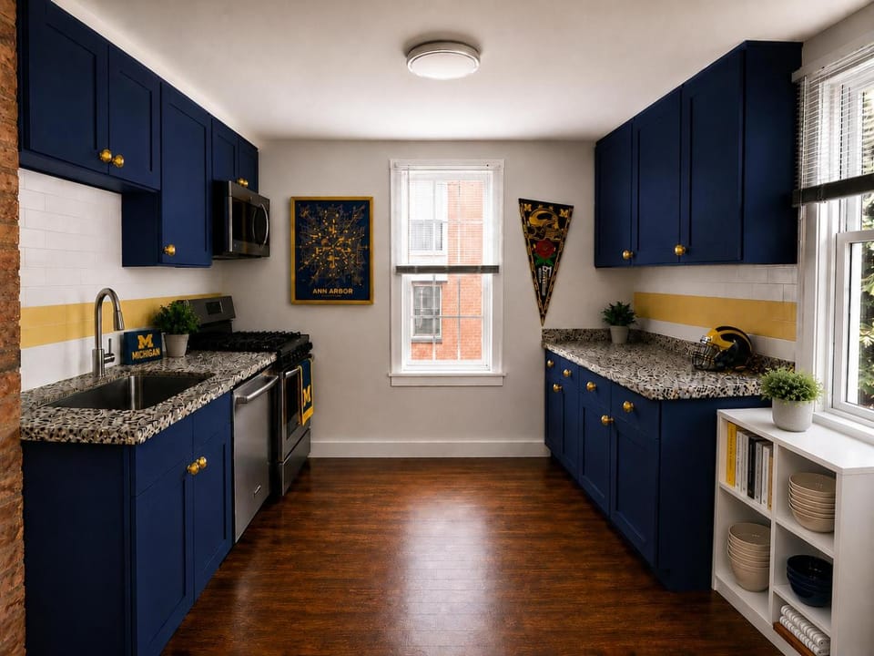 Kitchen or kitchenette, dishwasher, oven