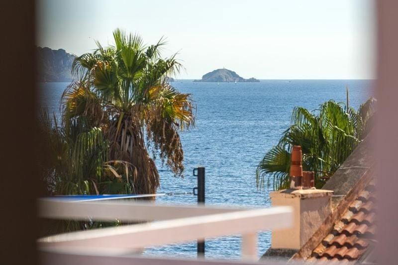 Villa with Sea View, Terraces & Private Garage Villa in Marseille