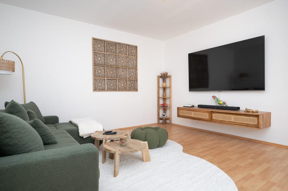 Living room, Photo of the whole room