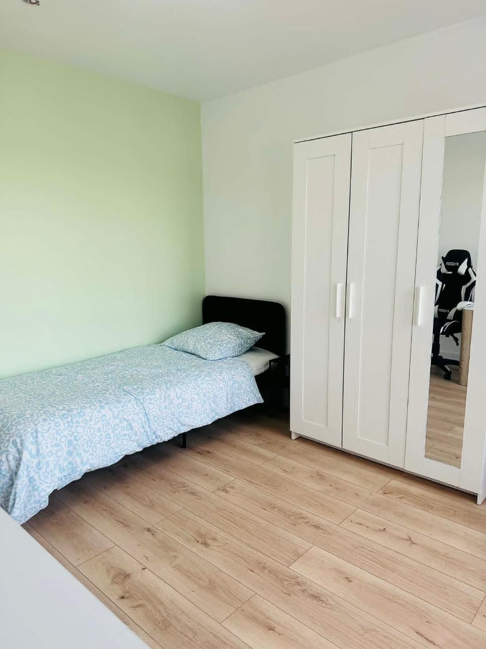 3 Parisian suburbs, 5-room apartment, room rental Apartment in Île-de-France