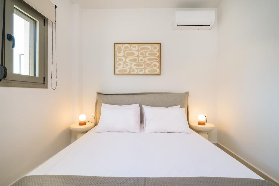 Bed, Photo of the whole room, Bedroom, air conditioner