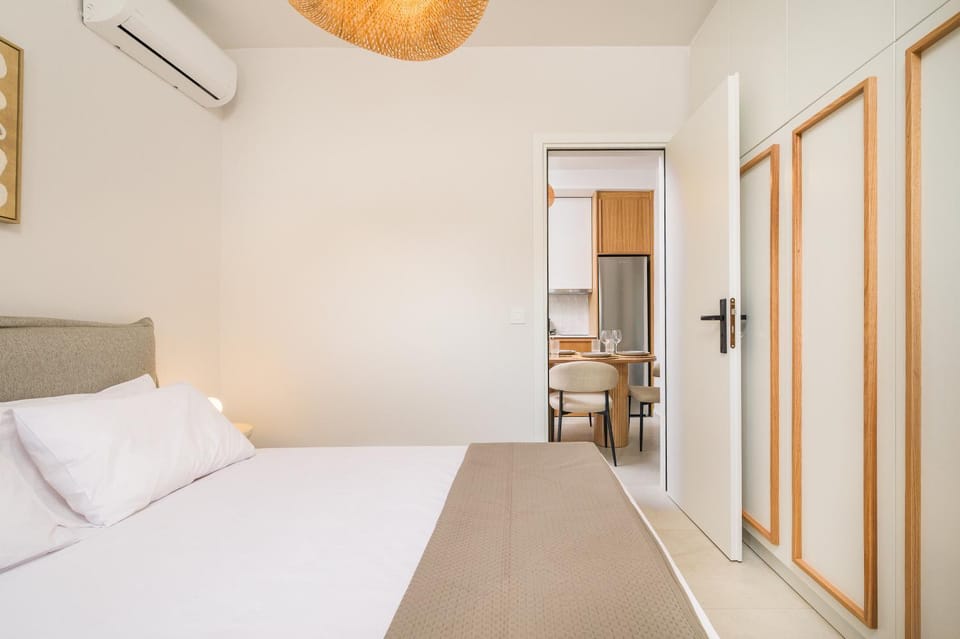 Bed, Photo of the whole room, Bedroom, wardrobe, air conditioner