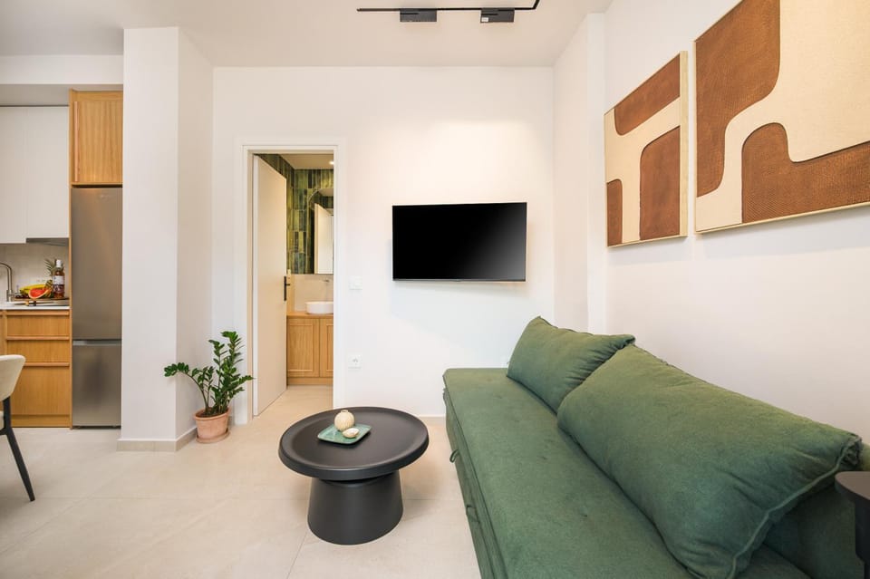 TV and multimedia, Kitchen or kitchenette, Living room, Seating area, Evening entertainment
