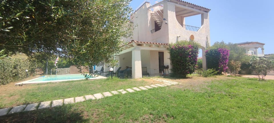 Property building, Garden, Pool view