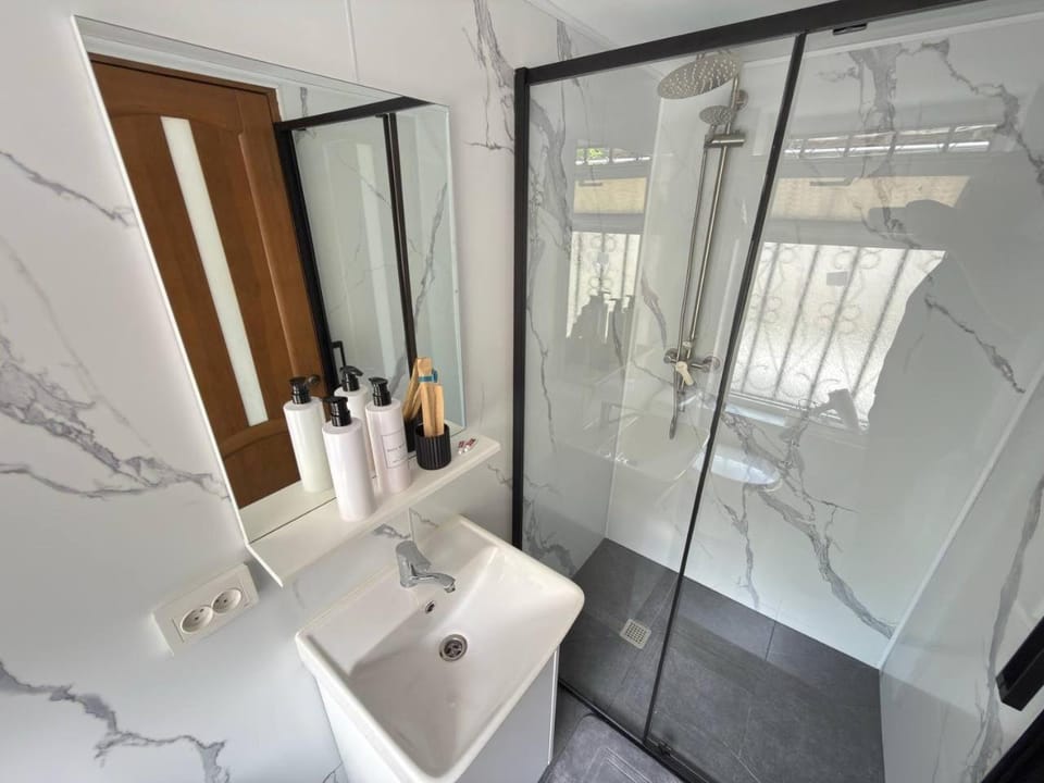 Shower, Bathroom