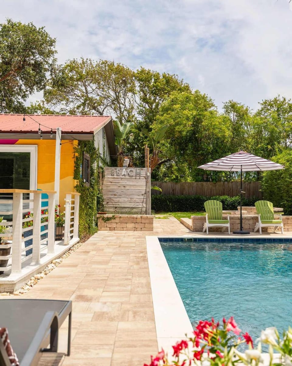 The Breezy Bungalow - Team Joseph Ellen House in Jacksonville Beach