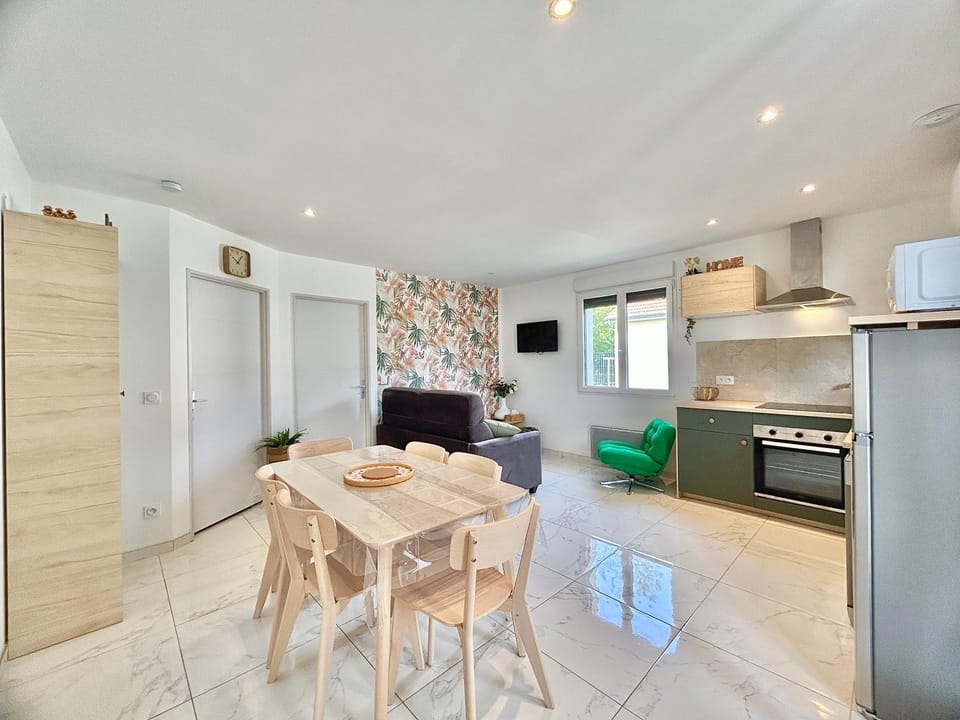 Living room, kitchen