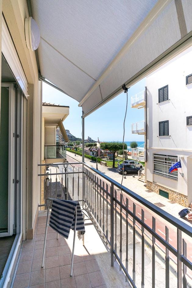 View (from property/room), Balcony/Terrace, Sea view