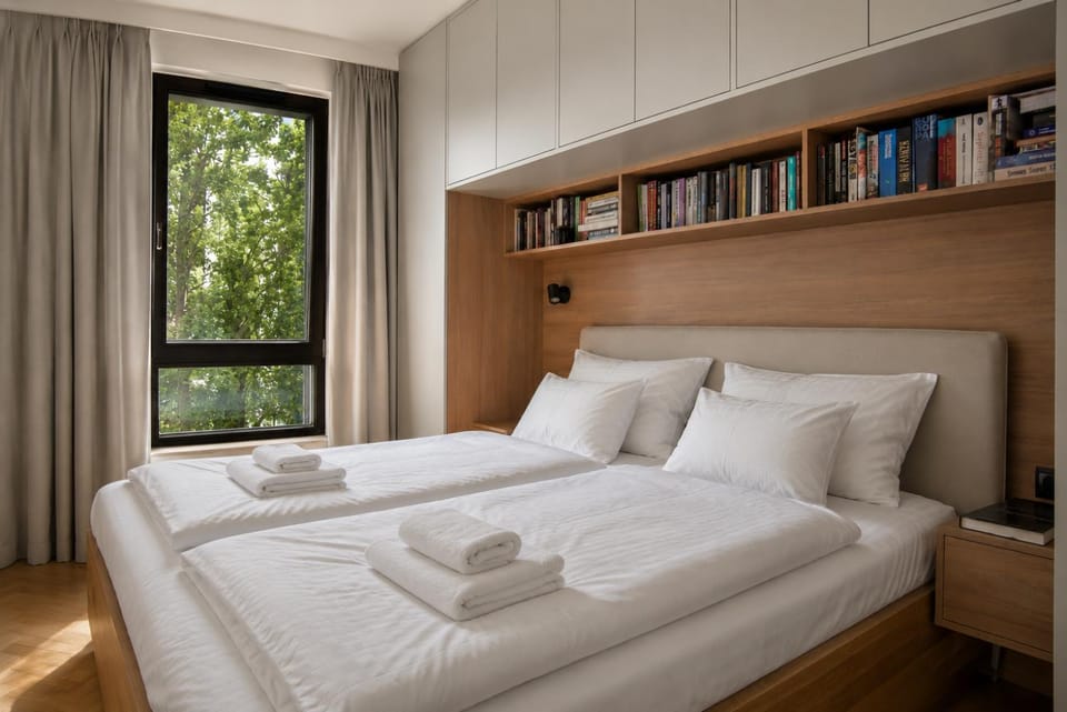 Bed, Bedroom, towels