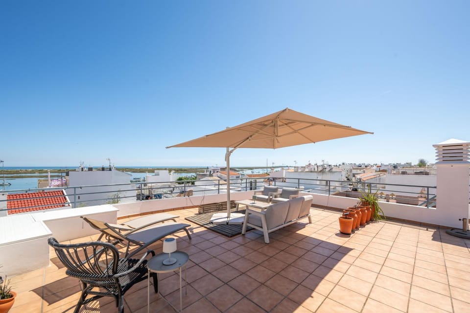 View (from property/room), Balcony/Terrace, River view, sunbed