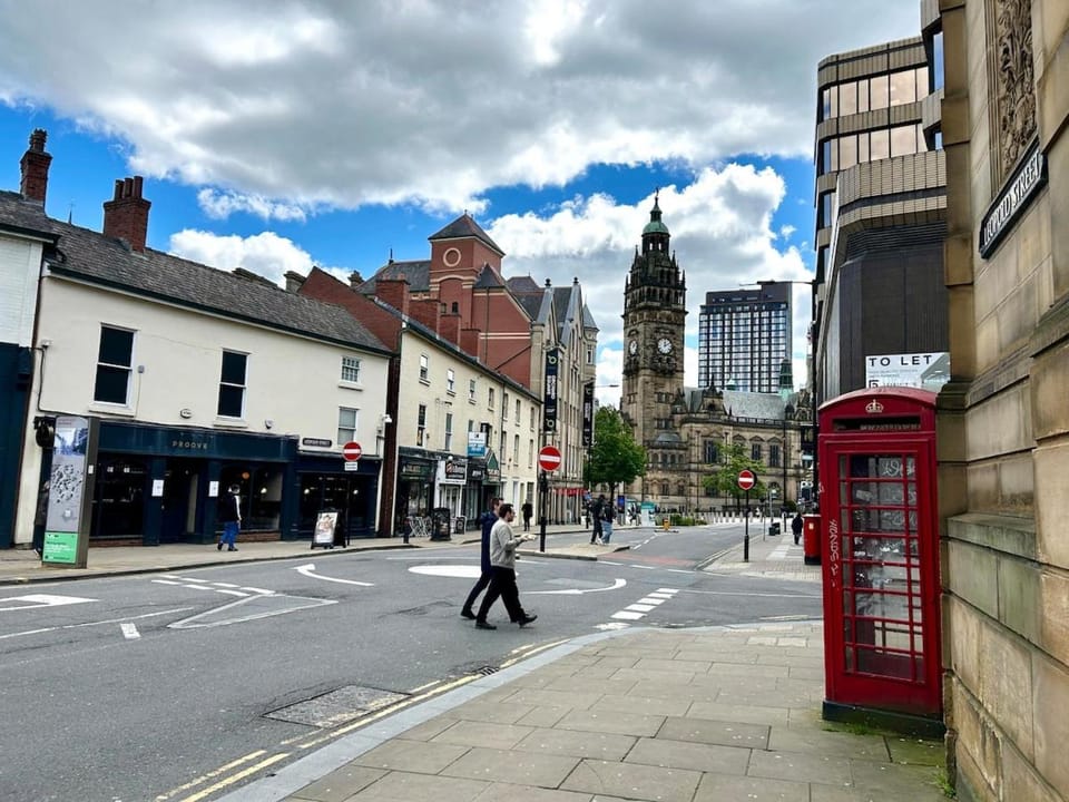 Cathedral Quarters, Historic building, modern comfort, very central, 4pp Apartment in Sheffield