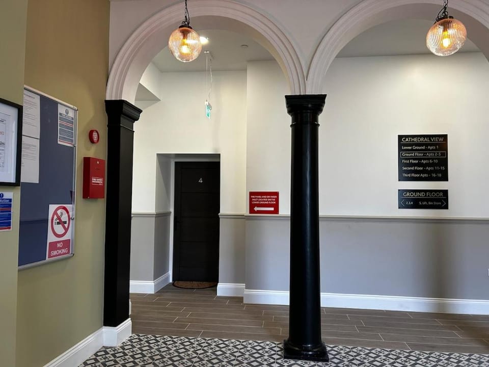 Cathedral Quarters, Historic building, modern comfort, very central, 4pp Apartment in Sheffield