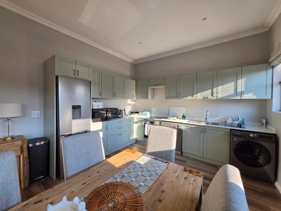 Dining area, kitchen
