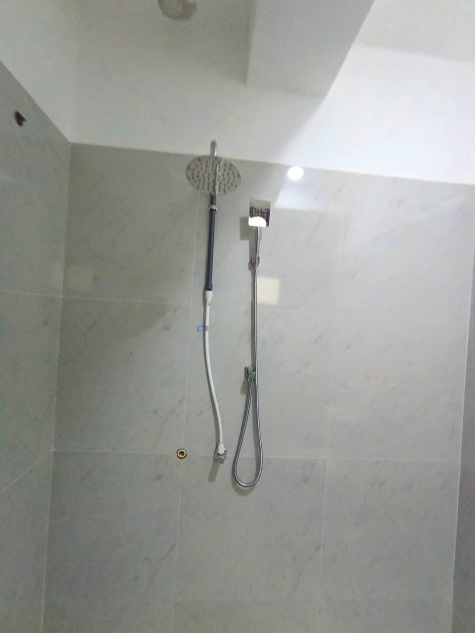 Vivyaana Lodge Budget Rooms Bed and Breakfast in Kamburugamuwa