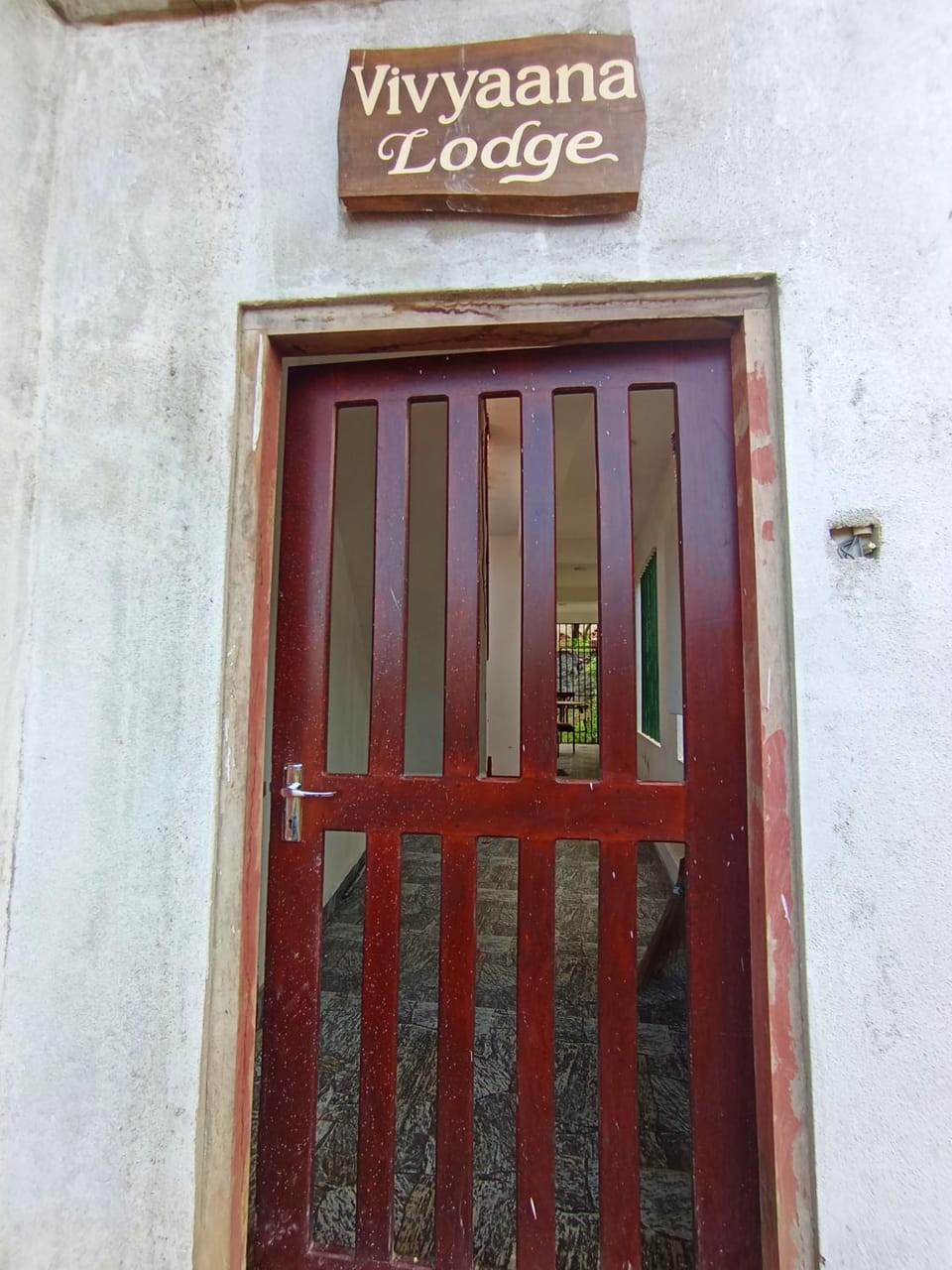Vivyaana Lodge Budget Rooms Bed and Breakfast in Kamburugamuwa