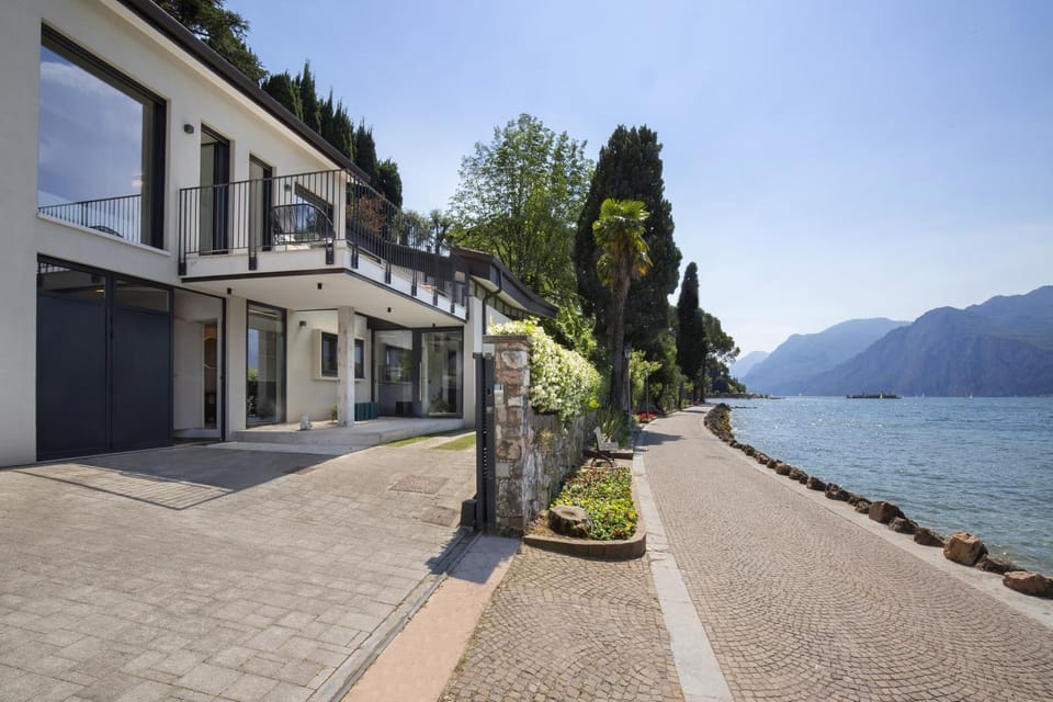 Property building, Facade/entrance, Off site