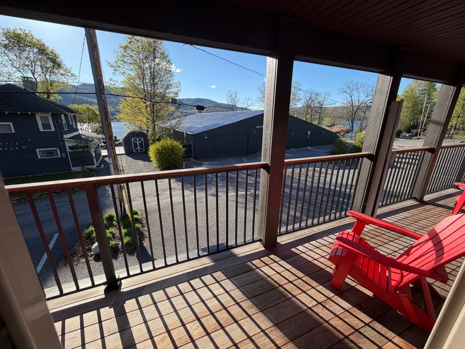 Deluxe Lodge Lakefront On Lake George #12 House in Queensbury