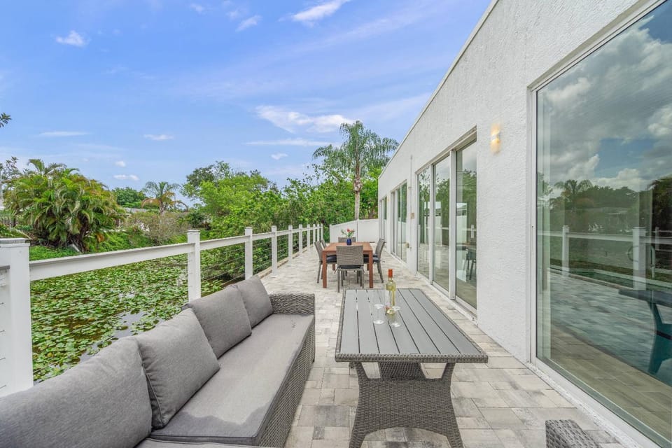 Siesta Swim House House in Gulf Gate Estates