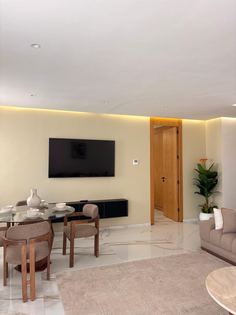 Seating area, Dining area