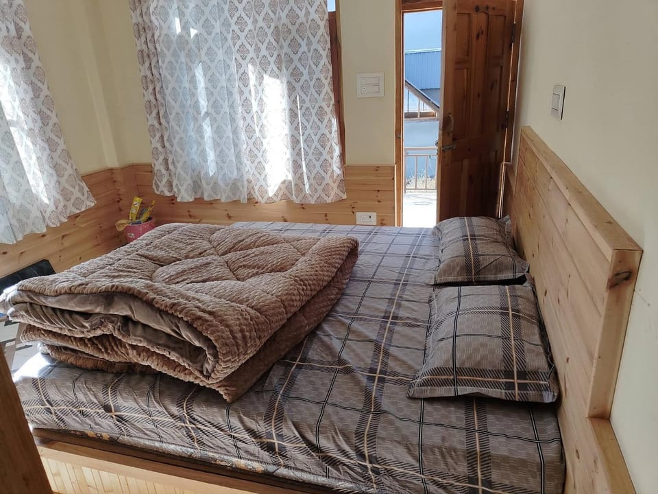 Peak Paradise homestay Apartment in Himachal Pradesh