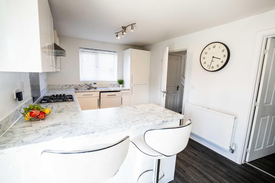 Kitchen or kitchenette, Dining area, minibar, oven, pet friendly, stove